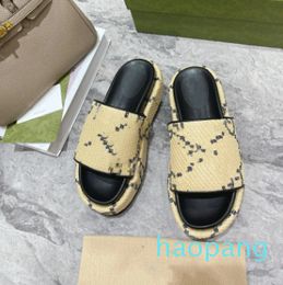 Women's Rubber Designer Slippers Shoes Summer Beach Outdoor Cool Slipper Fashion Wide
