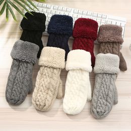 Mittens Women Fashion Knit Twist Flowers Mittens Winter Female Wool Plus Cashmere Velvet Thickening Warm Full Finger Gloves Guantes 230905