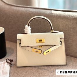 Fashion Designer bag Hand-held crossbody bag Cross grain cowhide special texture Crossbody bag 19X12.5 box