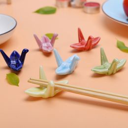 Flatware Sets 1PC Cute Chopsticks Holders Ceramic Paper Cranes Shaped Miniatures Spoon Fork Holder Stand Rest Tableware 230906