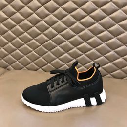 High quality luxury designer Men's leisure sports shoes fabrics using canvas and leather a variety of comfortable material size38-45