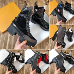Diseñador Botas de mujer Martin Desert Bota de cuero Flamencos Medalla de flecha de amor Cueros 100% reales Zapatos de diseñadores de invierno gruesos con tamaño original 36-42