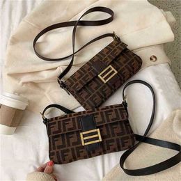 2024 New luxury high quality handbag and belt buckle small simple color contrast letter messenger