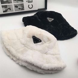 Designer hink cloches vinter varm överdimensionerad hatt mössa mode lyxigt förtjockar hattar avslappnad mittad klassisk högkvalitativ skalle beanie 4 färger kläder accessRioes