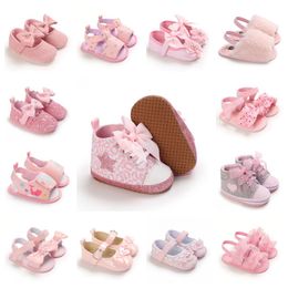 Första vandrare Fashion Born Baby Flats Pink Baby Shoes Non-Slip Tyg Soled Girls Shoes Elegant Breattable Casual Baby Walking Shoes 230906