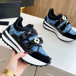 Womens Sneakers Tweed Dress Shoes With Strass Faux Pearl Bow Sports Casuals Shoe Ladies Denim Blue Rubber Sole Running Shoe With Dust Bags Black Slides