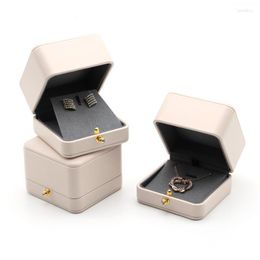 Jewellery Pouches 2023 Beige Box PU Leather Ring Earing Holder Packaging Case Gift Marriage Storage Organiser Casket