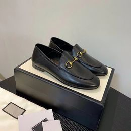 Sapatos de grife sapatos femininos marrom preto designer clássico de alta qualidade sapatos formais de escritório de fundo plano sapatos de couro pequenos de estilo britânico para uso externo