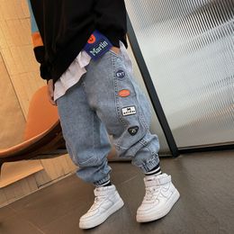 Jeans chłopców dżinsy wiosna i jesienne spodnie dla dzieci luźne cienkie sekcje medium dużego chłopca koreańska wersja Casual 230905