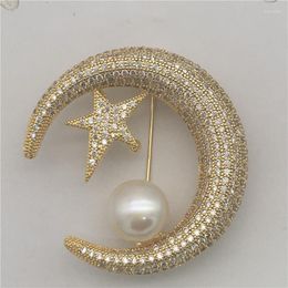 Brooches Wholesale Alluring Style Austria Zircon Inlay Stars Moon Shape FW White Pearl Brooch Scarf Clips Breastpin Pendant