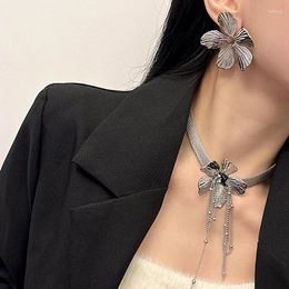Choker 1pc/Pair Personality Long Earring Silver Big Flower Necklace Tassel Color Wedding Luxury Temperament Floral Decor Jewelry