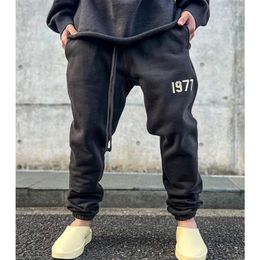 Mens Felted Letterings Sweat Joggers Pants Casual Long Fleeced Sweatpants Men Women Hip Hop Skateboard Streetwear MG220106240J