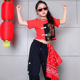 Сценическая одежда 2023, костюмы для джазовых танцев для девочек, красные укороченные топы в китайском стиле, брюки-карго, уличная бальная одежда в стиле хип-хоп, DQS9439