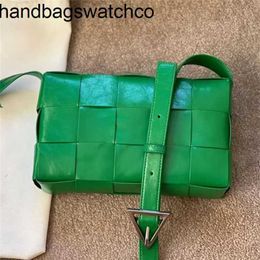 Luxury Cassette BottegassVenetas Crossbody Weave 5A Sheepskin Padded ME8 15 oil wax waist pack green shoulder carrying