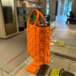 7A Genuine Handbags Luxury BVs Designer Botteg Vena Bags CABAT woven orange XM7XY