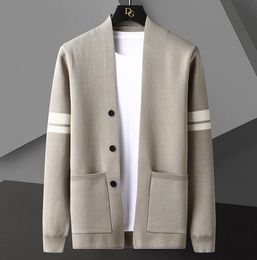 Men's Sweaters Oversized Cardigan Designer Jacket Khaki Knitted Sweater V-neck Casual Loose Top Coat Men Clothing