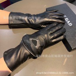 Five Fingers Gloves Designer Leather gloves, men's touch screen, middle opening, winter cycling, thickened plush, women's red gloves P6OX