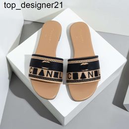 New Luxury Embroidered Fabric Slide Slippers Designer Slides Women Summer Beach Walk Sandals Fashion brand womens mens heel Flat slipper