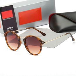 2024 OCCOLI DELLA LUSSO Top Luxury Designer Designer Womens Mens Goggle Senior Eyewear per gli occhiali da donna Telaio Vintage Metal Sun Glasshi con scatola ML 2447