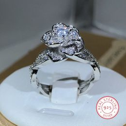Wedding Rings 925 Sterling Silver InterTwined ThreeDimensional Rose Ring White Zircon Full Diamond Ring Ladies Temperament Elegant Jewelry 230907