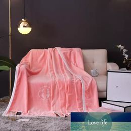Wholesale Foreign Trade Blanket Gift Big Brand Classic Style Cover Blankets Office Air Conditioning Blanket factory outlet