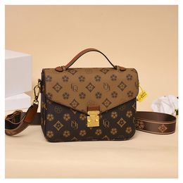 Luxury Designers Embossing Flower Bags Briefcases Women Handbag Messenger Leather Womens louiseitys Wallet viutonitys Shoulder Cro207t