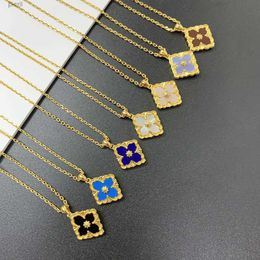 Luxury 18k Gold Clover Designer Pendant Necklaces for Women Cross Chain Choker Italy Famous Brand Retro Vintage Pala ce Necklace Party Wedding Jewellery Gift