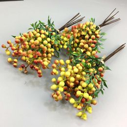 Decorative Flowers Festive Foam Berries For Winter Season Holiday Faux Realistic Simulation Berry Bouquet Christmas Wedding