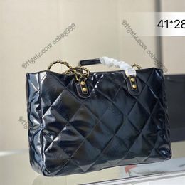Fashion Lady Top Handle Shopping Totes Bags Jumbo Patent Leather Diamond Pattern Portable Handbags Pouches Gold Hardware Multi Poc176S