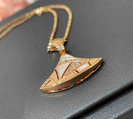 2023 Luxury quality V gold material charm rhombus style pendant necklace with fan design and diamond white shell pearl have box stamp in 18k rose gold plated PS7611B
