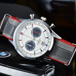 Bewegung Womans Fashion Candy Color Watchstrap Watch Designer Montre de Luxe Reloj Sports Mann Armbanduhren Aaa Qulaity Mens S Uhren