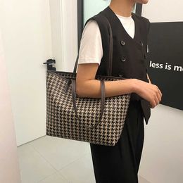 Evening Bags Large Capacity Shoulder Bag Thousand Bird Grid Women's Casual Vegetable Basket Portable Letter Printed Backpack for Going Out 230828