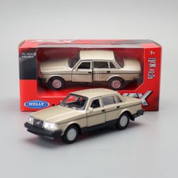 Diecast Model Car WELLY Toy Diecast Vehicle Model 1 36 Scale 240GL Classical SUV Pull Back Car EDUCATIonal Collection Gift For Children 230907