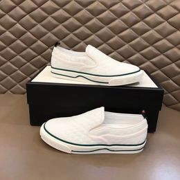 Men's Tennis 1977 sneakers Luxurys Shoes leather Shoe Green And Red Web Stripe Rubber Sole Stretch Cotton Low Top Mens Sneaker 05