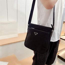 2022 Mens Black Briefcases Designer Nylon Shoulder Bags Fashion Crossbody Triangle Messenger Bag Medium Size Men Brief Cases221Q