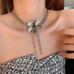 Choker Vintage Metal Flower Tassel Necklace Earrings For Women Luxury Temperament Fashion Clavicle Chain Jewelry Gifts