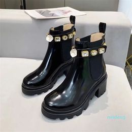 Spring and Autumn Women Fashion Short Boots Leather Metal Decoration Embroidery Ankle Boots Comfortable Classic Simple Martin Boots