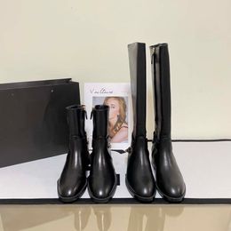 Luxus-Designer-Martin-Stiefel für Damen, kurze Stiefel mit dicker Sohle und Mundhülsenstiefeln, Ritterstiefel mit großer Sohle aus Gummi, modische, schlanke, kurze Luxusstiefel