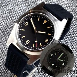 Wristwatches Yellow Index Vintage 38MM Diver 200M Waterproof NH35A PT5000 Men Watch Wristwatch Green Lume Arched Sapphire Glass2363