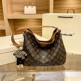 Hong Kong genuine underarm for women with large capacity soft leather tote antique single shoulder women's bag 2023 new model 2tu