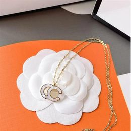 High Fashion Fritillary Necklace Exquisite Design Pendant Necklace Luxury Jewellery Long Chain Classic Women Accessories Selected Gi310D