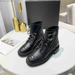 Boots Interlocking Black Ankle Biker chunky platform flats combat Boots low heel lace-up booties leather chains buckle women luxury designers shoes factory Q230909
