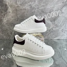 2023 new Hot Designer Outdoor Shoes Woman shoes Leather Lace Up Men Fashion Platform Sneakers White Black mens womens Casual Shoes xsd221114