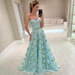 Fabulous Embroidery Prom Dresses 3D Appliqued Evening Gowns A Line Strapless Neckline Floor Length Tulle Formal Dress