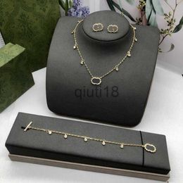 Pendant Necklaces Fashion Necklace Designer Jewellery Luxury Initials Pendant Necklace Golden Chain Diamond Earring For Women Pearl Bracelet Letter 2211103D x0909