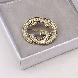 23ss Fashion Brand Designer G Letter Brooches 18K Gold Plated Brooch Suit Pin Small Sweet Wind Jewelry Accessories Wedding Party G341q