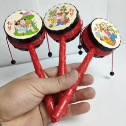 Fee Kleinkindspielzeug Baby Rassel Drum Musik Klingeln Bell Baby Sensorisches Spielzeug Kid Kreative DIY Spielzeug Cartoon Malerei Klassische traditionelle Kleinkindspielzeug Weihnachtsgeschenk