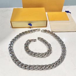 Europe America Men Silver-colour Metal Engraved V Initials Flower Chain Links Necklace Bracelet Jewellery Sets M69989 M69987312F