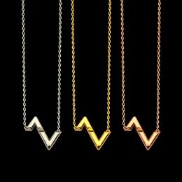 Nuovi gioielli in acciaio al titanio con lettera V con diamanti Bracciale in oro 18 carati da donna Collana di moda Gioielli firmati LVN011