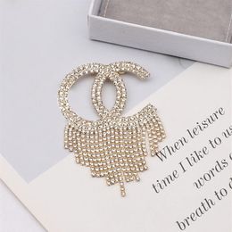 18K Gold Plated Brand Double Letters Brooches Geometric Design Inlay Pearl Sweater Suit Collar Pin Fashion Mens Women Pendant Broo299N